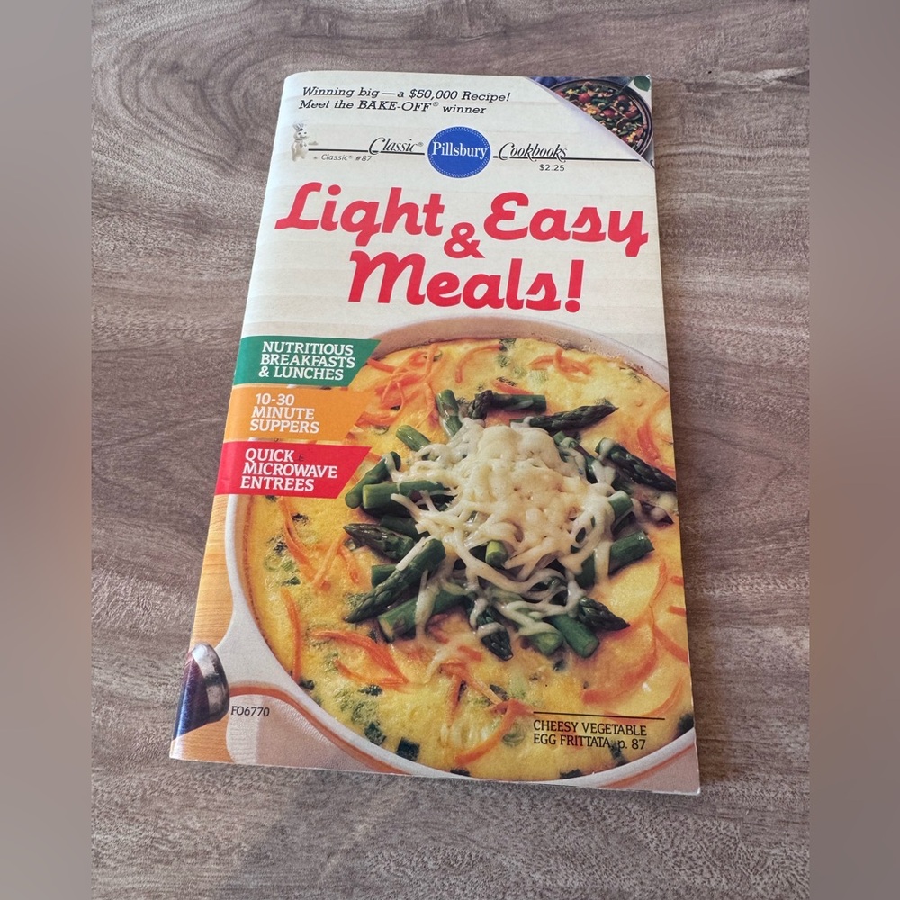 Light & Easy Meals (Pillsbury Classic Cookbooks, 87) Paperback 1988